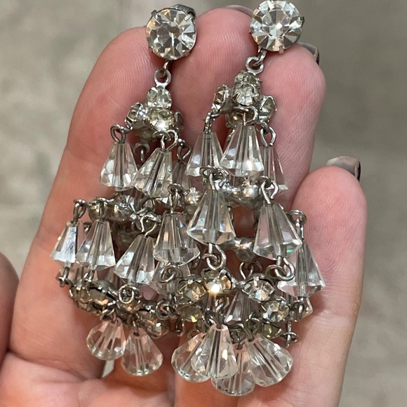 Vintage HATTIE CARNEGIE Austrian Crystal Chandelier Earrings RARE Retro Chic - Picture 13 of 15